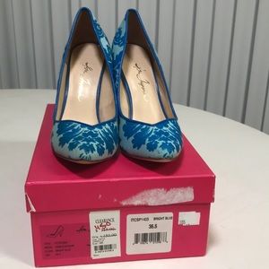 Isa Tapia
Pointed Toe Pumps - Isabella Size 36.5, bright blue